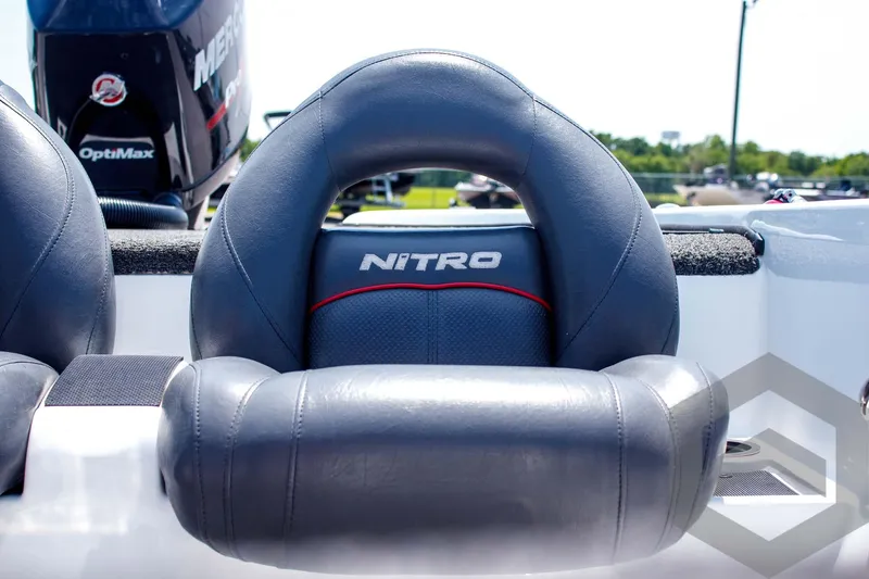 Slide: The Image of 2014 Nitro Z Series Z-7 boat seat with logo, featuring sleek gray upholstery. - 24