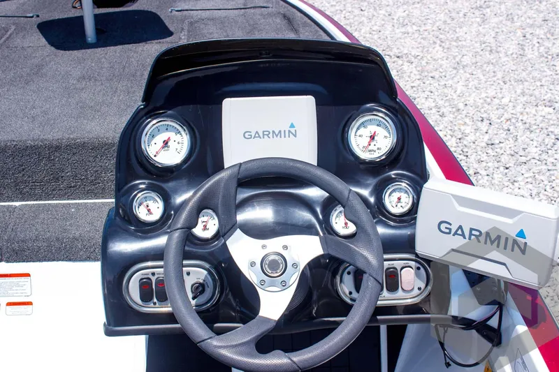 Slide: The Image of Steering console of 2014 Nitro Z Series Z-7 boat with Garmin navigation system. - 28