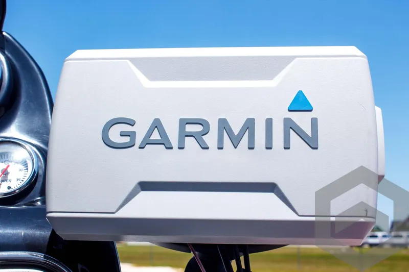 Slide: The Image of Garmin device on 2014 Nitro Z Series Z-7 boat dashboard under clear blue sky. - 33