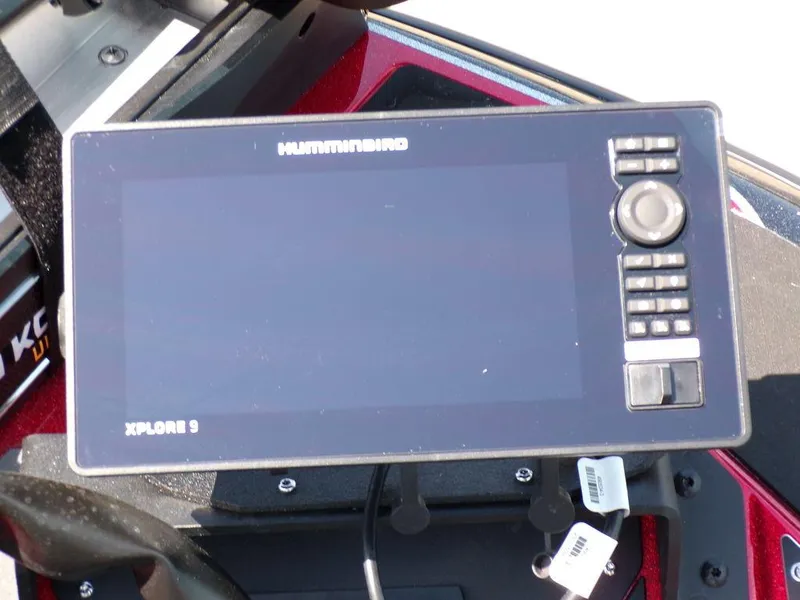 Slide: The Image of 2025 Skeeter ZXR19 boat with Humminbird Xplore 9 navigation system. - 15