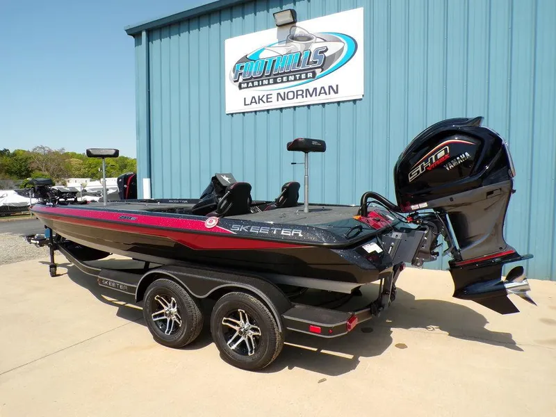 Slide: The Image of 2025 Skeeter ZXR19 boat at Foothills Marine Center, Lake Norman. - 23