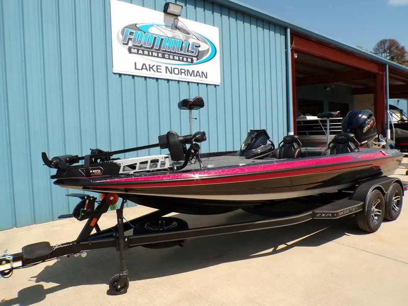 Slide: The Image of 2025 Skeeter ZXR19 boat at Foothills Marine Center, Lake Norman. - 25