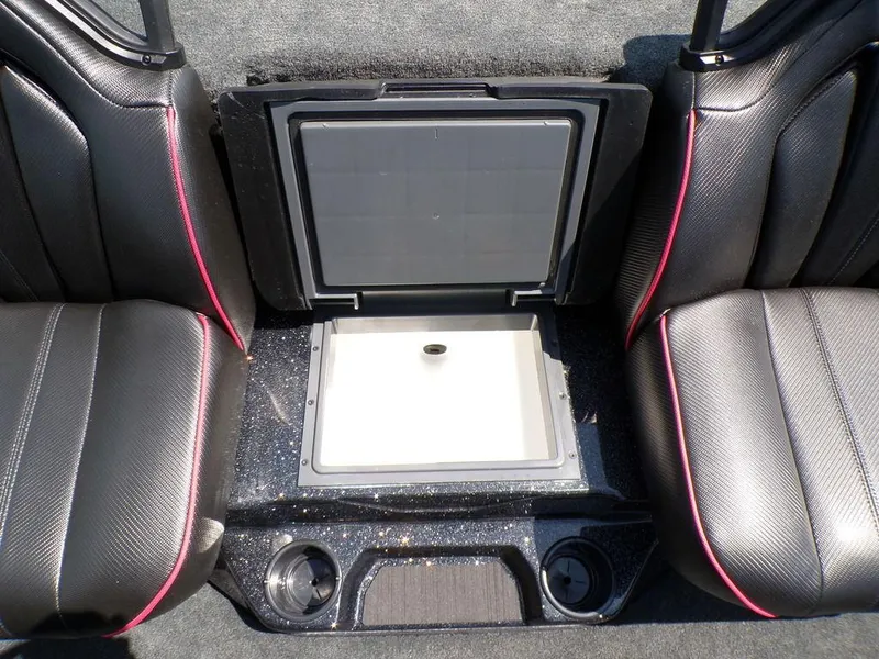 Slide: The Image of 2025 Skeeter ZXR19 boat interior with storage compartment between two seats. - 6