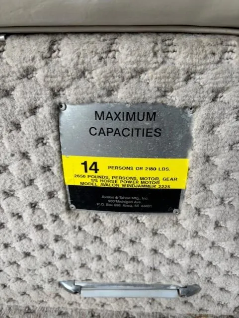 Slide: The Image of Maximum capacity label on 2007 Avalon Windjammer RC - 22', 14 persons or 2180 lbs. - 17
