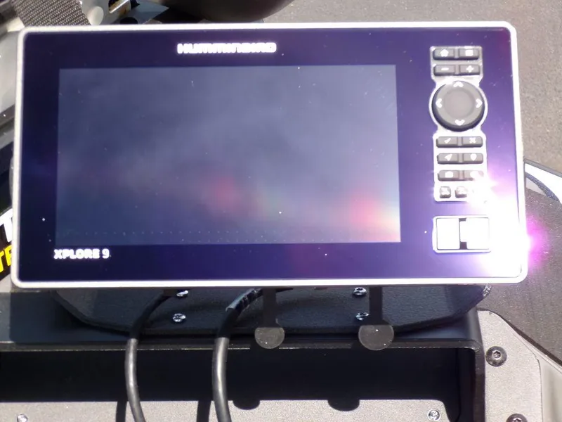 Slide: The Image of Humminbird Xplore 9 fish finder on 2025 Skeeter ZXR19 boat dashboard. - 15