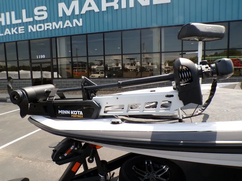 Slide: The Image of Minn Kota Fortrex trolling motor on 2025 Skeeter ZXR19 boat at Hills Marine. - 17