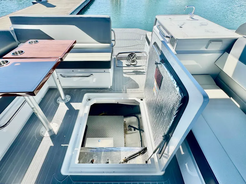 Slide: The Image of Cruisers Yachts 34 GLS I/O 2023 - 57