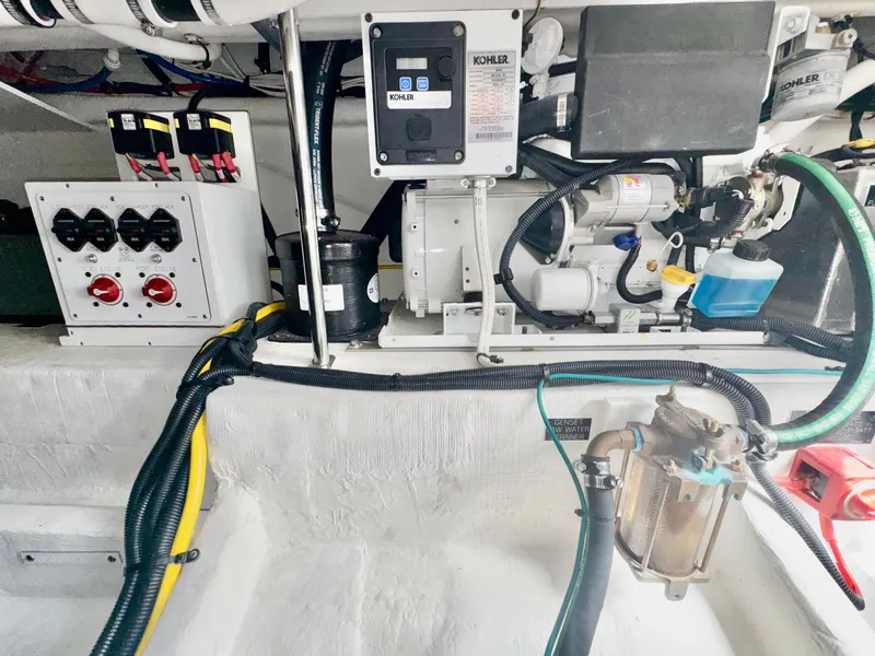 Slide: The Image of Cruisers Yachts 34 GLS I/O 2023 - 58