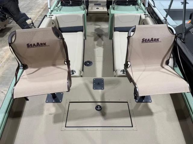 Slide: The Image of SeaArk Easy 200 / SUZUKI DF200 2025 - 24