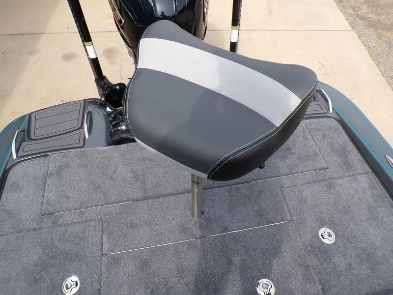 Slide: The Image of Phoenix 721 ZXL 2025 boat seat on carpeted deck, showcasing modern design and comfort. - 22