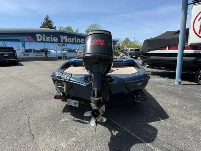 Slide: The Image of Ranger R97 boat with Mercury 200 engine at Dixie Marine dealership, 2000 model. - 7
