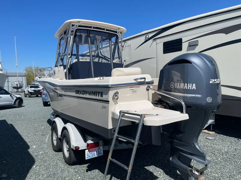 Slide: The Image of 2015 Grady-White Seafarer 226 boat with Yamaha 250 engine on trailer. - 21