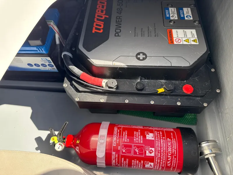 Slide: The Image of Battery compartment with Torqeedo Power 48-5000 and fire extinguisher in Rand Picnic 2022 model. - 6
