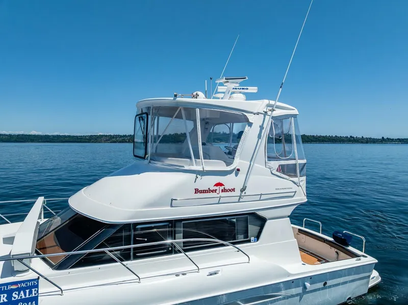 Slide: The Image of 2006 Silverton 42 Convertible yacht on calm blue water, for sale. - 40