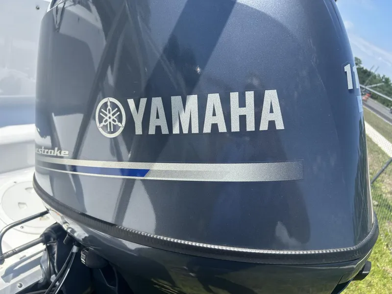 Slide: The Image of Yamaha outboard motor on 2021 Hurricane SunDeck Sport 185 OB boat. - 10