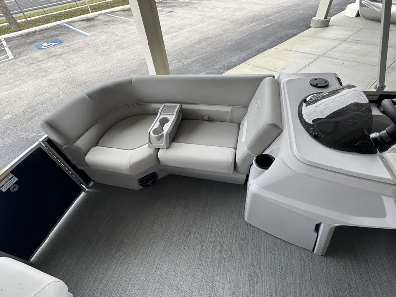 Slide: The Image of Sweetwater Xperience Cruise 1680 CX 2025 - 11