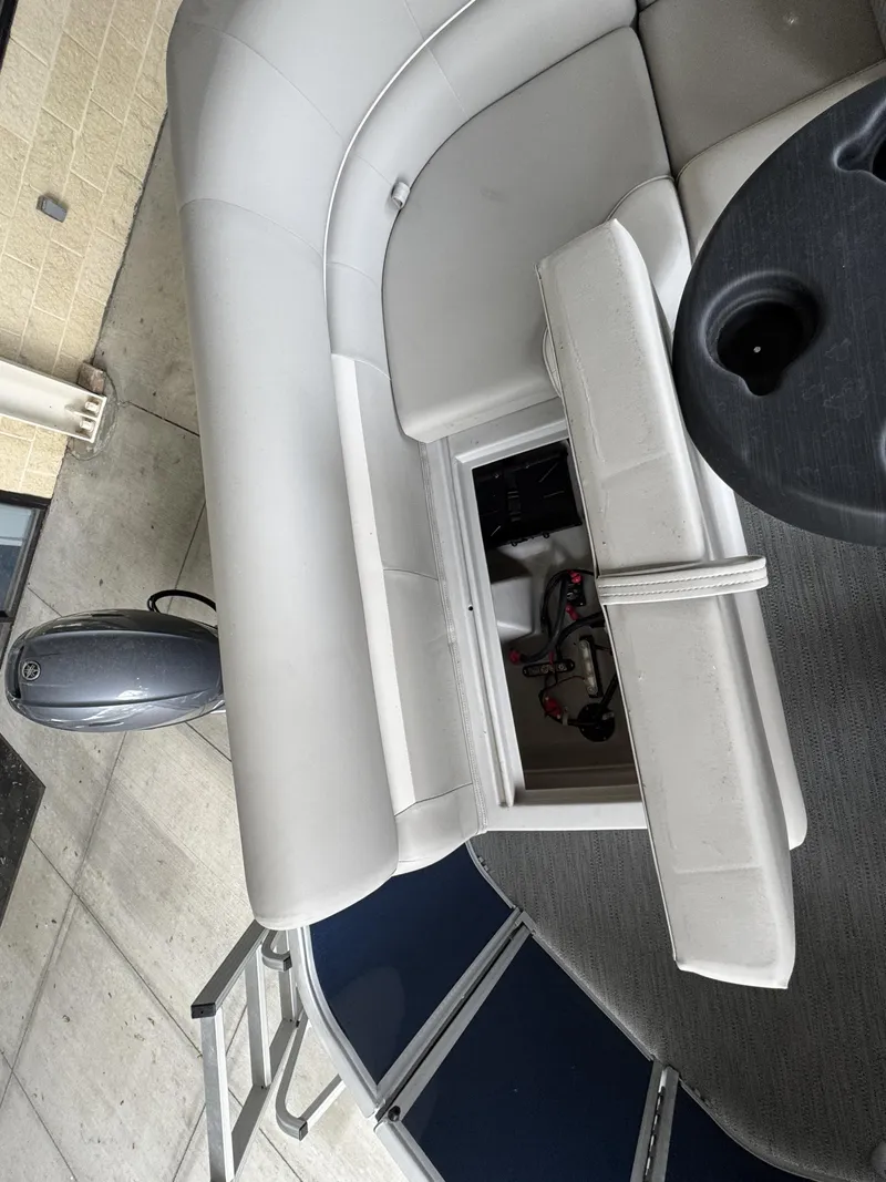 Slide: The Image of Sweetwater Xperience Cruise 1680 CX 2025 - 14