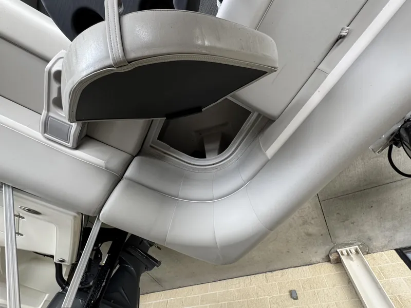 Slide: The Image of Sweetwater Xperience Cruise 1680 CX 2025 - 15