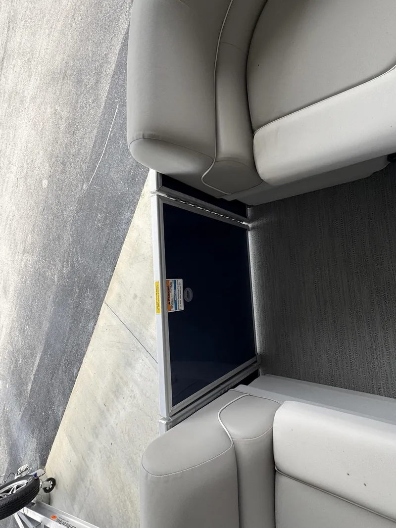 Slide: The Image of Sweetwater Xperience Cruise 1680 CX 2025 - 18