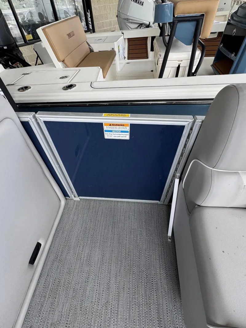 Slide: The Image of Sweetwater Xperience Cruise 1680 CX 2025 - 19