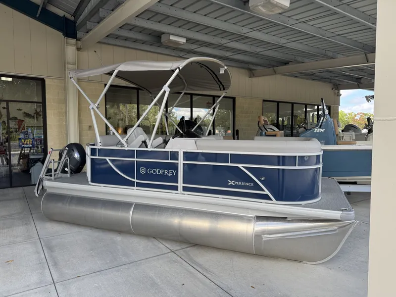 Slide: The Image of Sweetwater Xperience Cruise 1680 CX 2025 - 2