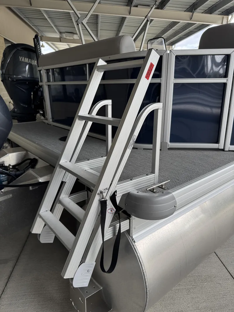 Slide: The Image of Sweetwater Xperience Cruise 1680 CX 2025 - 20