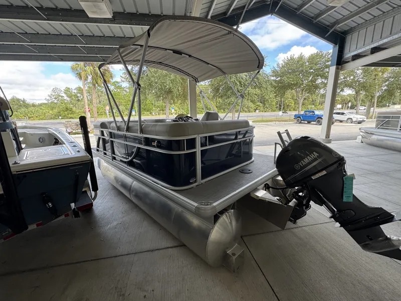 Slide: The Image of Sweetwater Xperience Cruise 1680 CX 2025 - 22