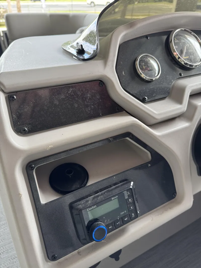 Slide: The Image of Sweetwater Xperience Cruise 1680 CX 2025 - 27