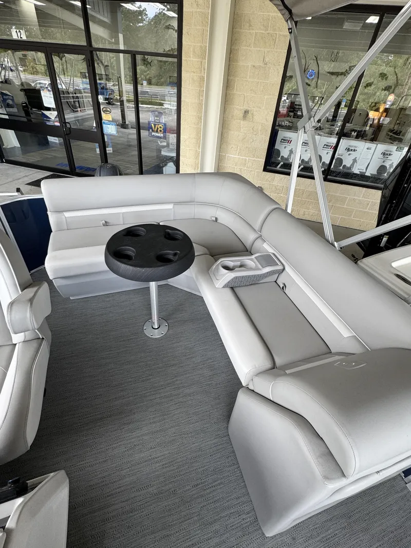 Slide: The Image of Sweetwater Xperience Cruise 1680 CX 2025 - 28