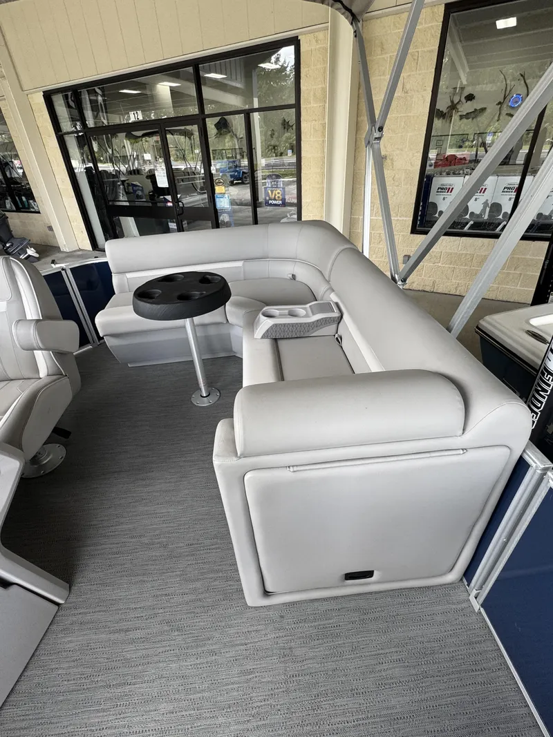 Slide: The Image of Sweetwater Xperience Cruise 1680 CX 2025 - 30