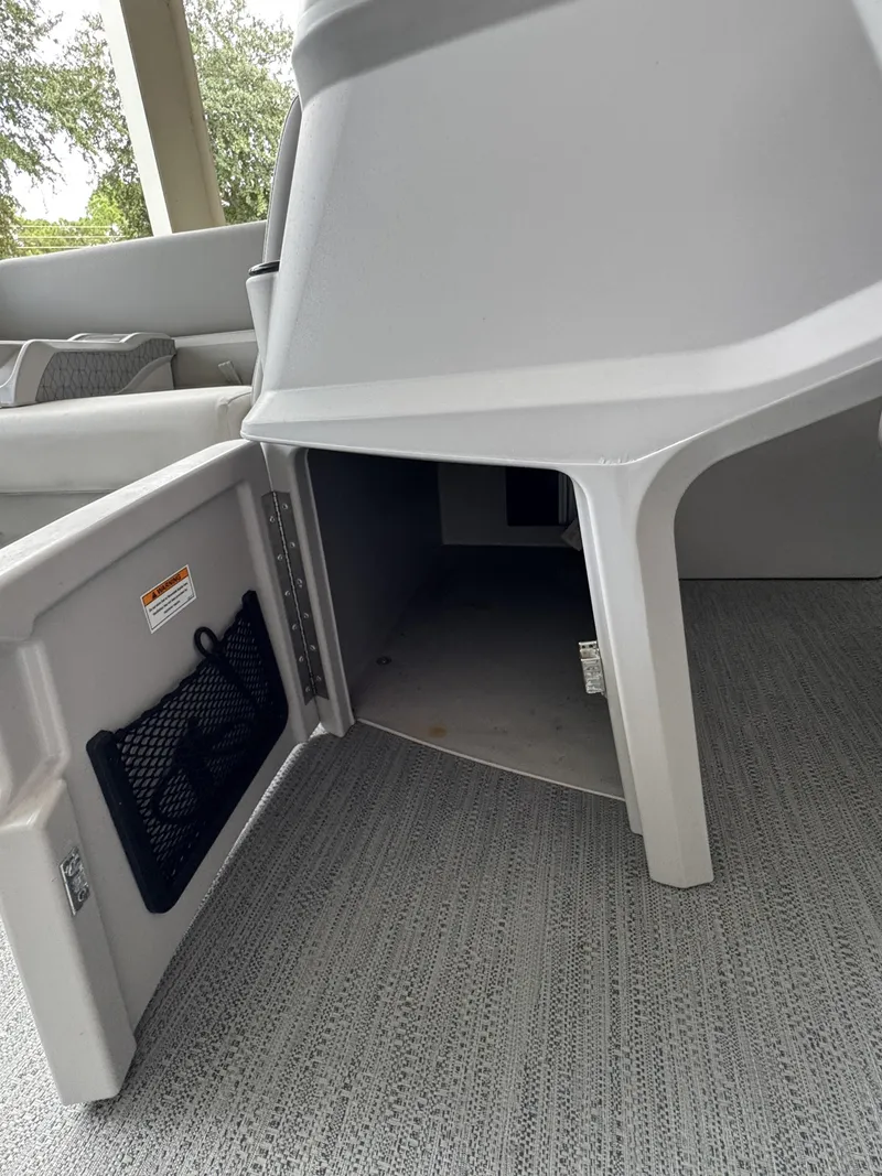 Slide: The Image of Sweetwater Xperience Cruise 1680 CX 2025 - 32