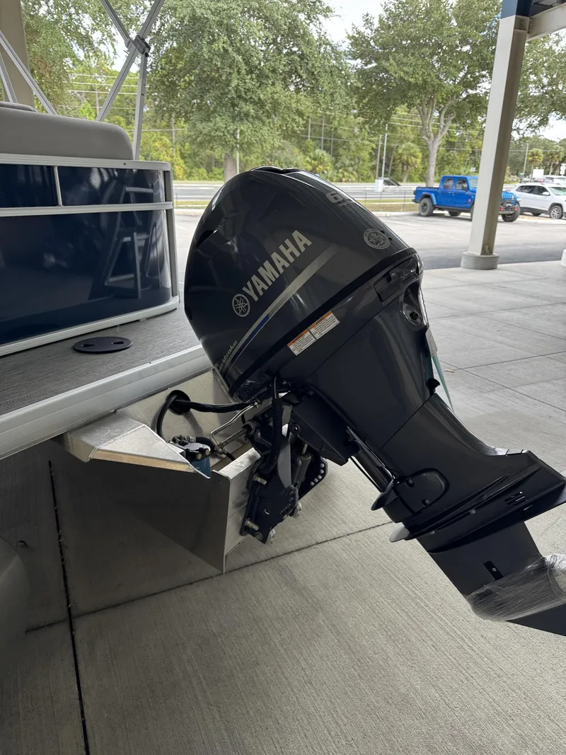 Slide: The Image of Sweetwater Xperience Cruise 1680 CX 2025 - 35