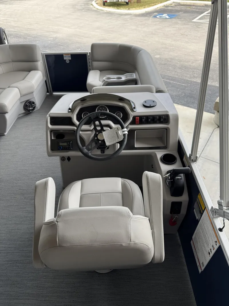 Slide: The Image of Sweetwater Xperience Cruise 1680 CX 2025 - 5