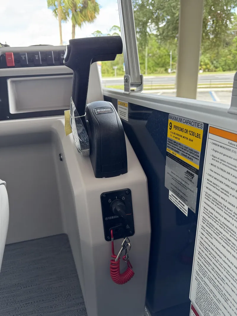 Slide: The Image of Sweetwater Xperience Cruise 1680 CX 2025 - 8