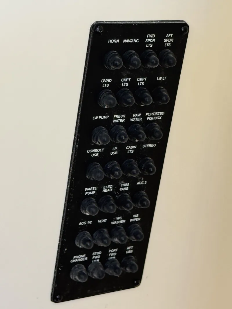 Slide: The Image of Cobia 265 Open Center Console 2025 - 10