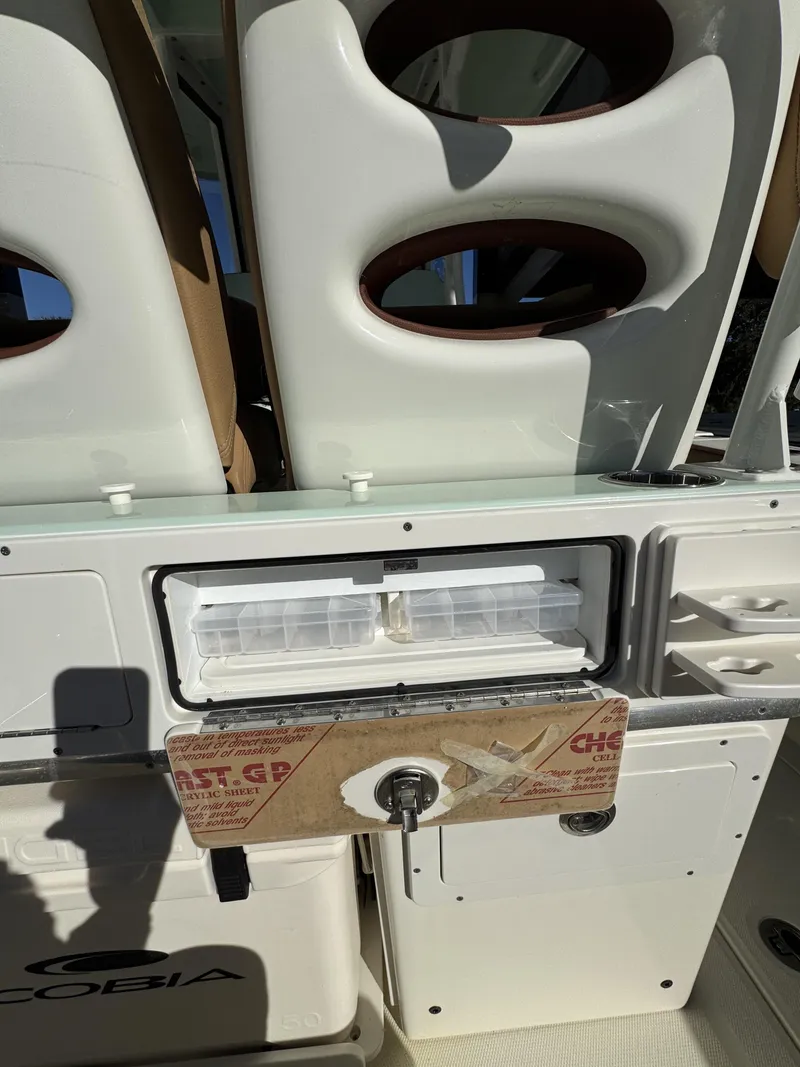 Slide: The Image of Cobia 265 Open Center Console 2025 - 13