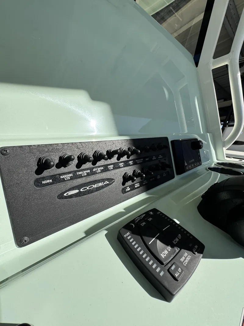 Slide: The Image of Cobia 265 Open Center Console 2025 - 20