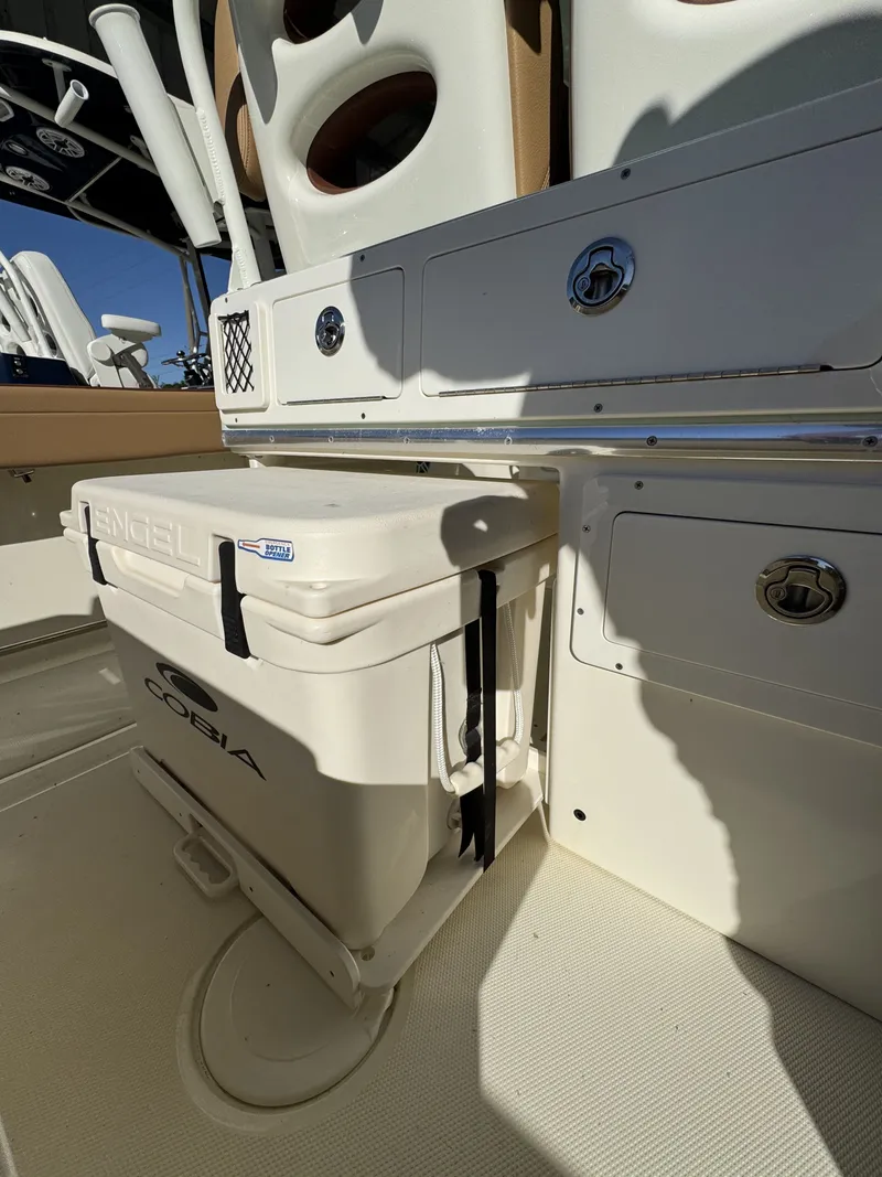 Slide: The Image of Cobia 265 Open Center Console 2025 - 37