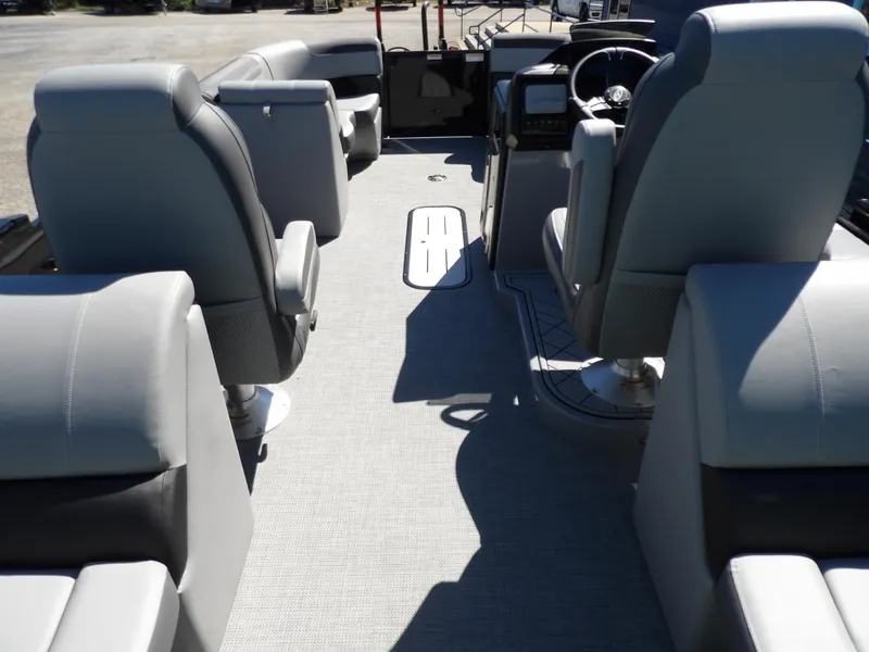 Slide: The Image of Veranda VR22RC 2025 - 13