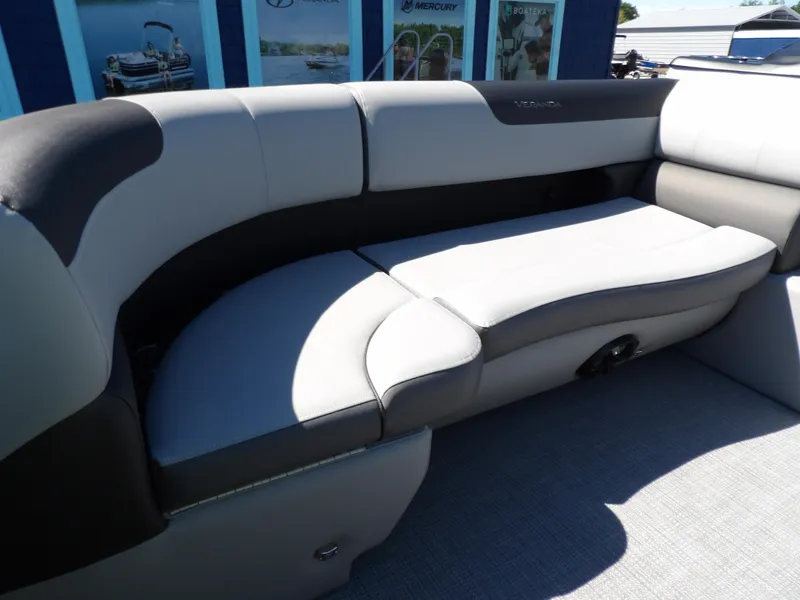 Slide: The Image of Veranda VR22RC 2025 - 2