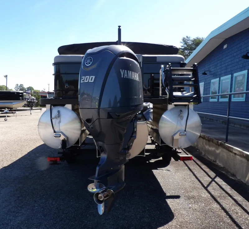 Slide: The Image of 2025 Veranda Relax 22 RC with Yamaha 200 outboard motor, rear view. - 9