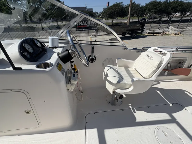 Slide: The Image of 2007 Sea Hunt Escape 200 boat interior with steering wheel and captain's chair. - 15