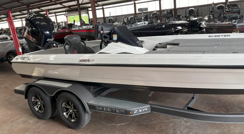 Slide: The Image of 2021 Skeeter ZXR21 boat on trailer in showroom, side view. - 16