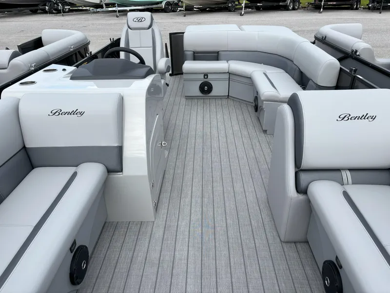 Slide: The Image of Bentley Pontoons Legacy 223 Navigator 2025 - 14