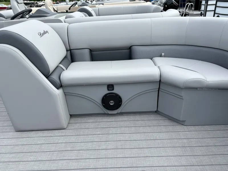 Slide: The Image of Bentley Pontoons Legacy 223 Navigator 2025 - 15