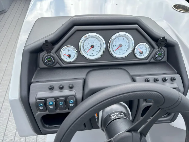 Slide: The Image of Bentley Pontoons Legacy 223 Navigator 2025 - 16