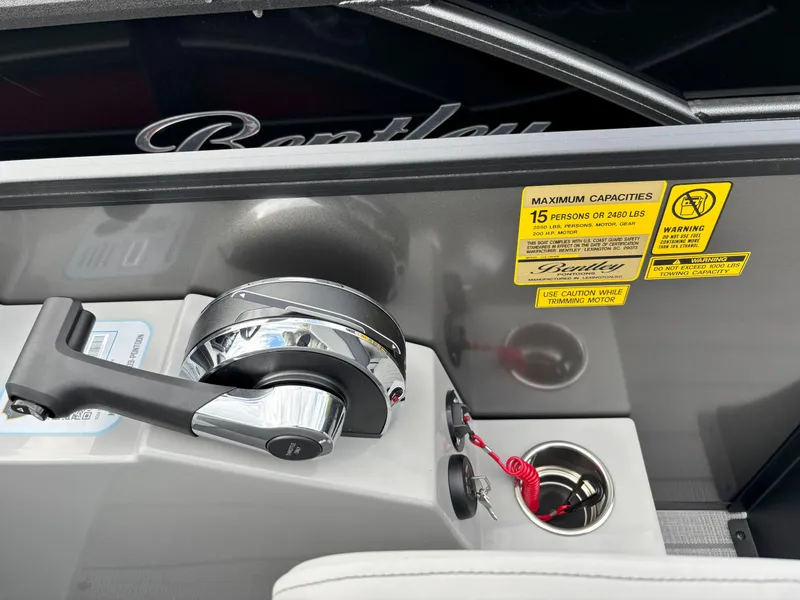 Slide: The Image of Bentley Pontoons Legacy 223 Navigator 2025 - 18