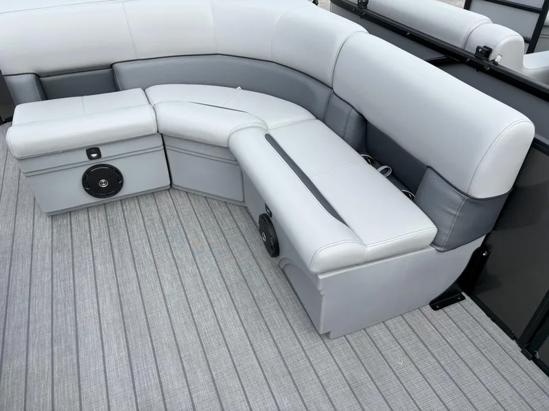 Slide: The Image of Bentley Pontoons Legacy 223 Navigator 2025 - 19