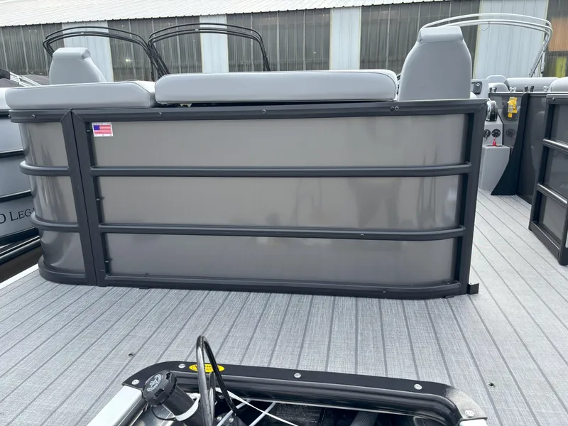 Slide: The Image of Bentley Pontoons Legacy 223 Navigator 2025 - 21