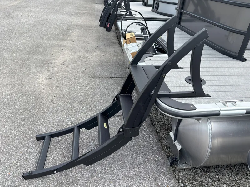 Slide: The Image of Bentley Pontoons Legacy 223 Navigator 2025 - 22